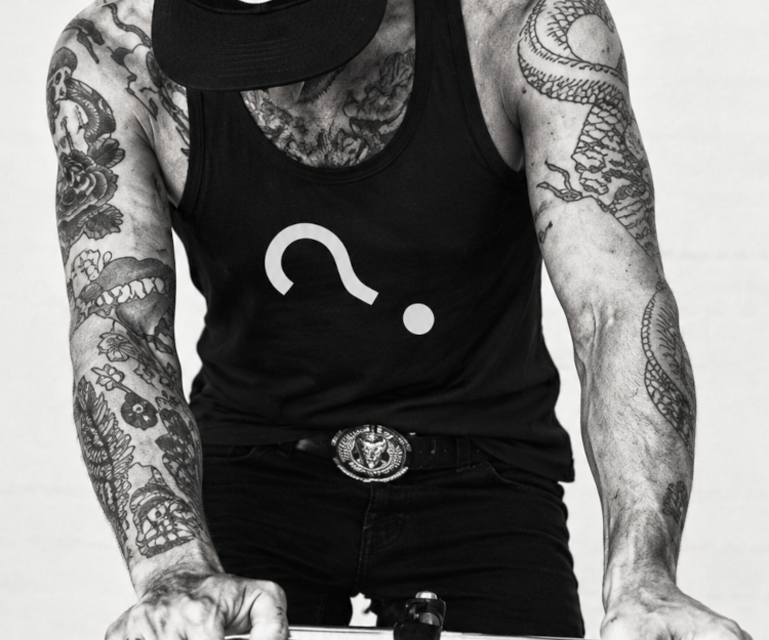 tatto man wearing anonymouse tshirt
